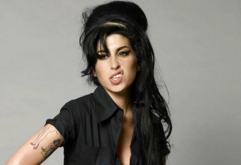 14 anos sem Amy Winehouse: Relembre a sua consagradora vitória no Grammy 2008